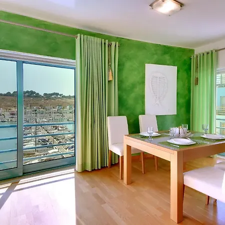 Marina דירה